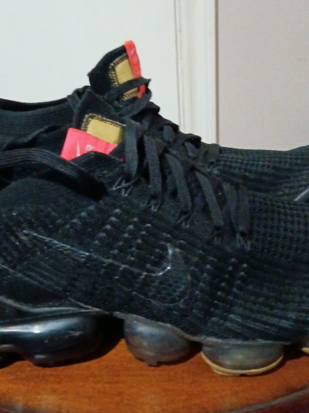 Nike Air VaporMax Flyknit 3 Black/Snakeskin/Crimson Size 9 (AJ6900-023) - Picture 4 of 14
